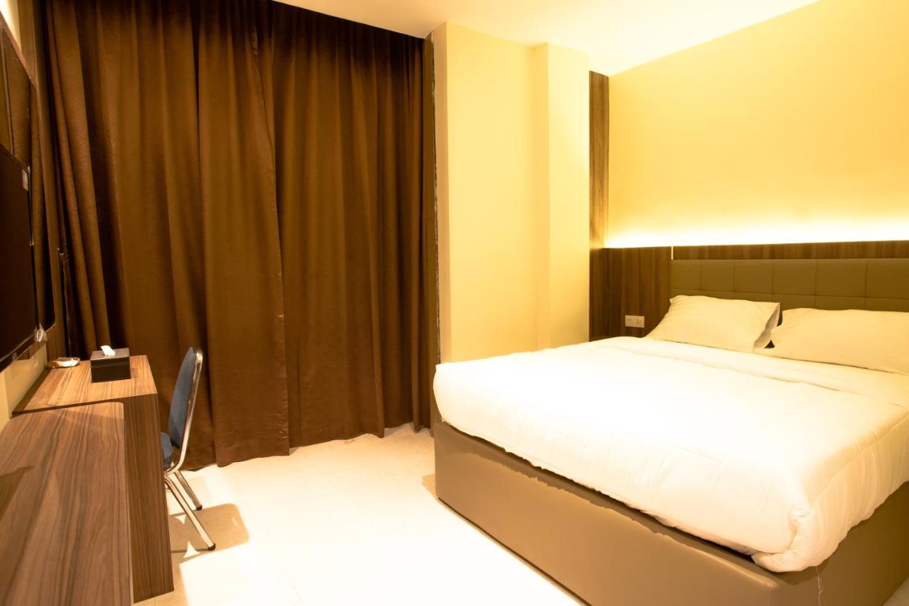 Ak Hotel Nagoya Hill Batam 外观 照片